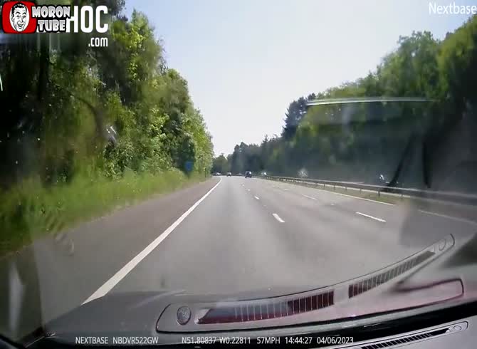 Video :When he strikes an embankment, the driver loses consciousness and takes off